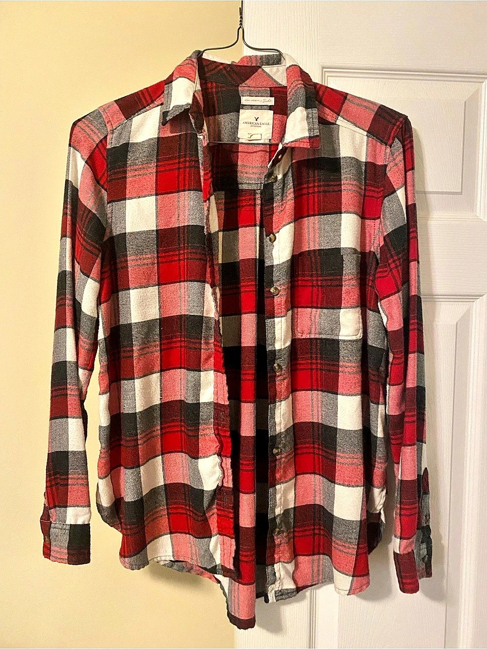 American Eagle Outfitters Plaid Button Down in Red & Black
